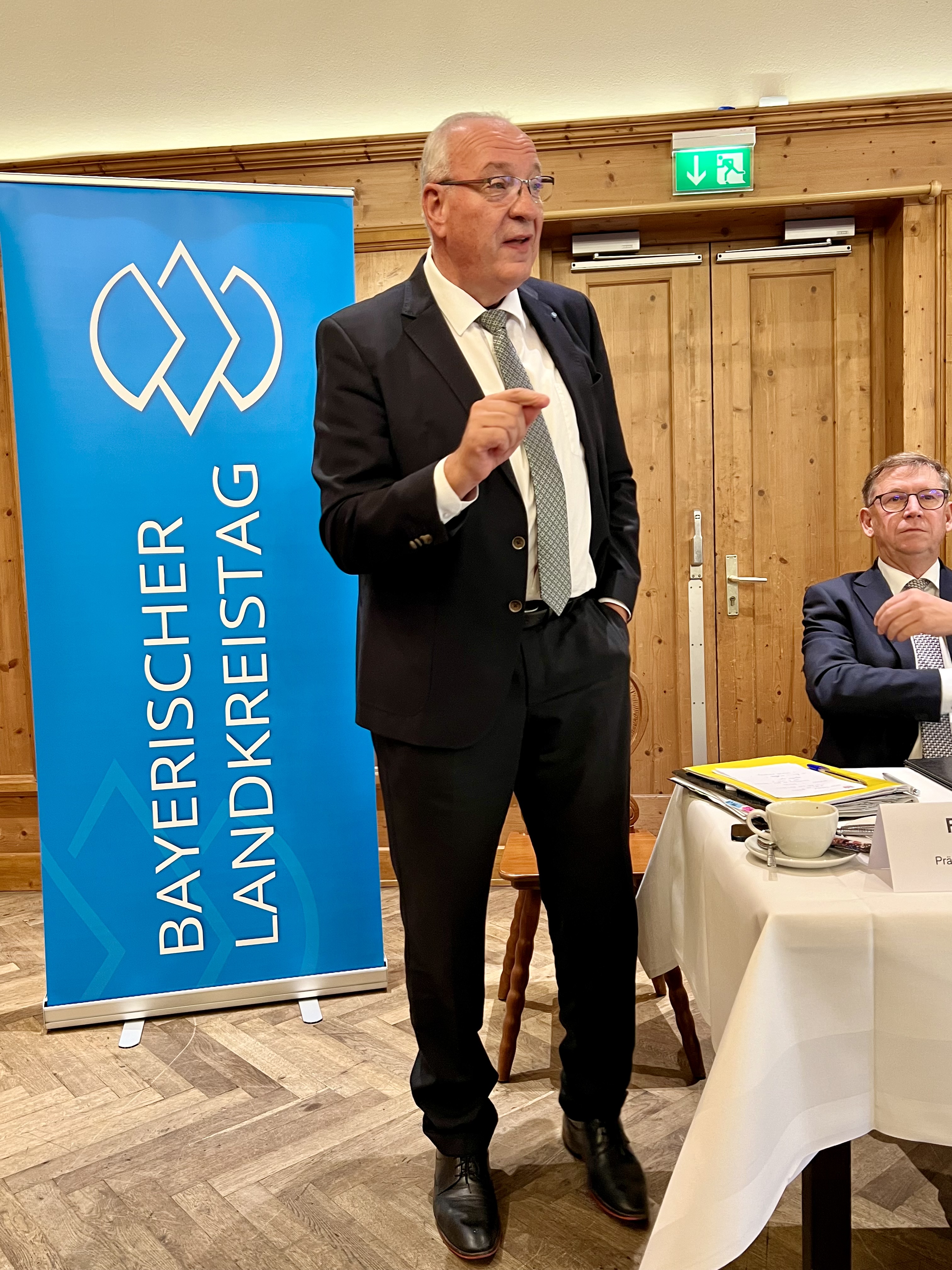 Alarmstufe Rot beim Finanzgipfel der bayerischen Landräte mit den Regierungsfraktionen (18)