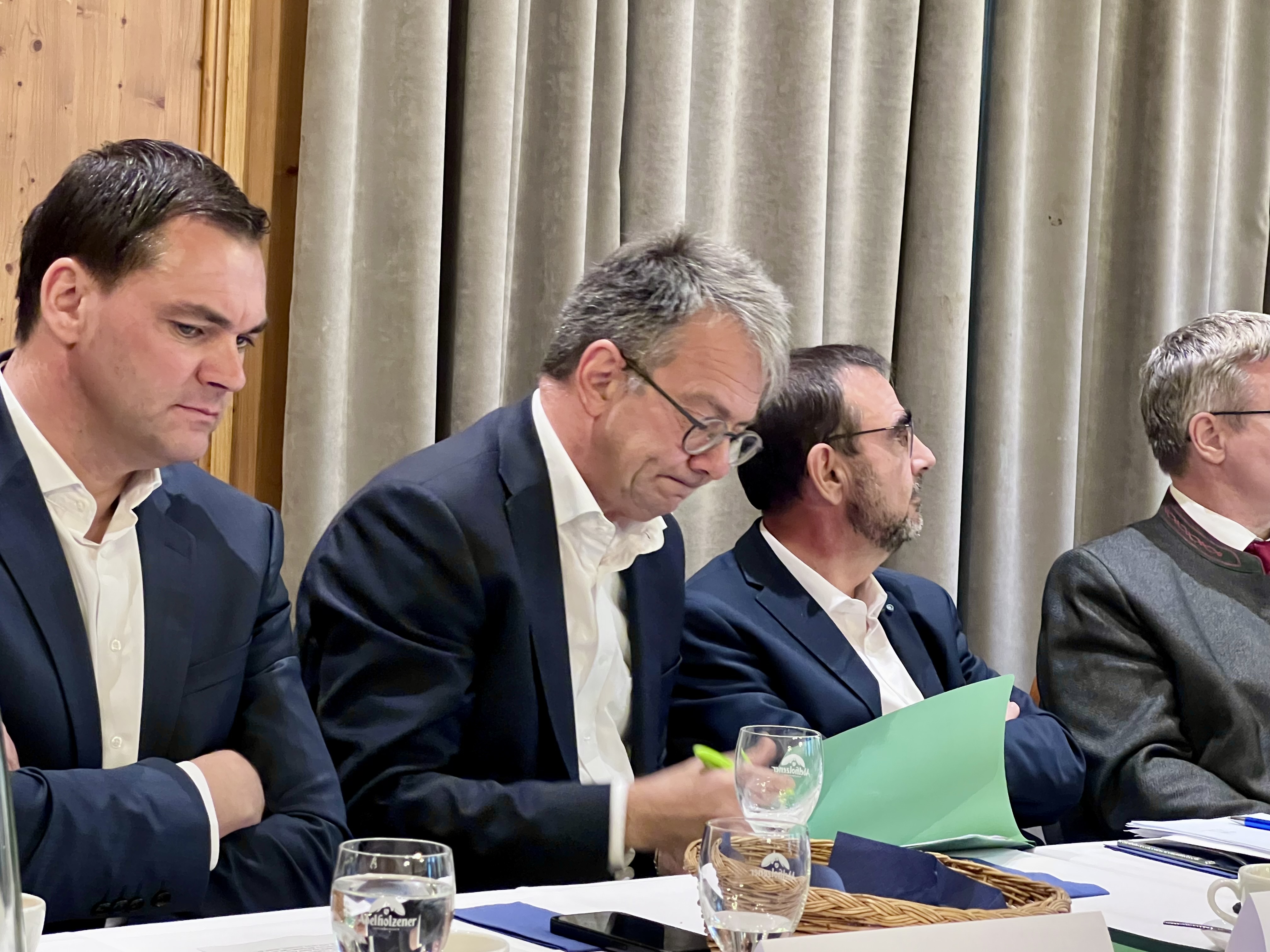 Alarmstufe Rot beim Finanzgipfel der bayerischen Landräte mit den Regierungsfraktionen (13)