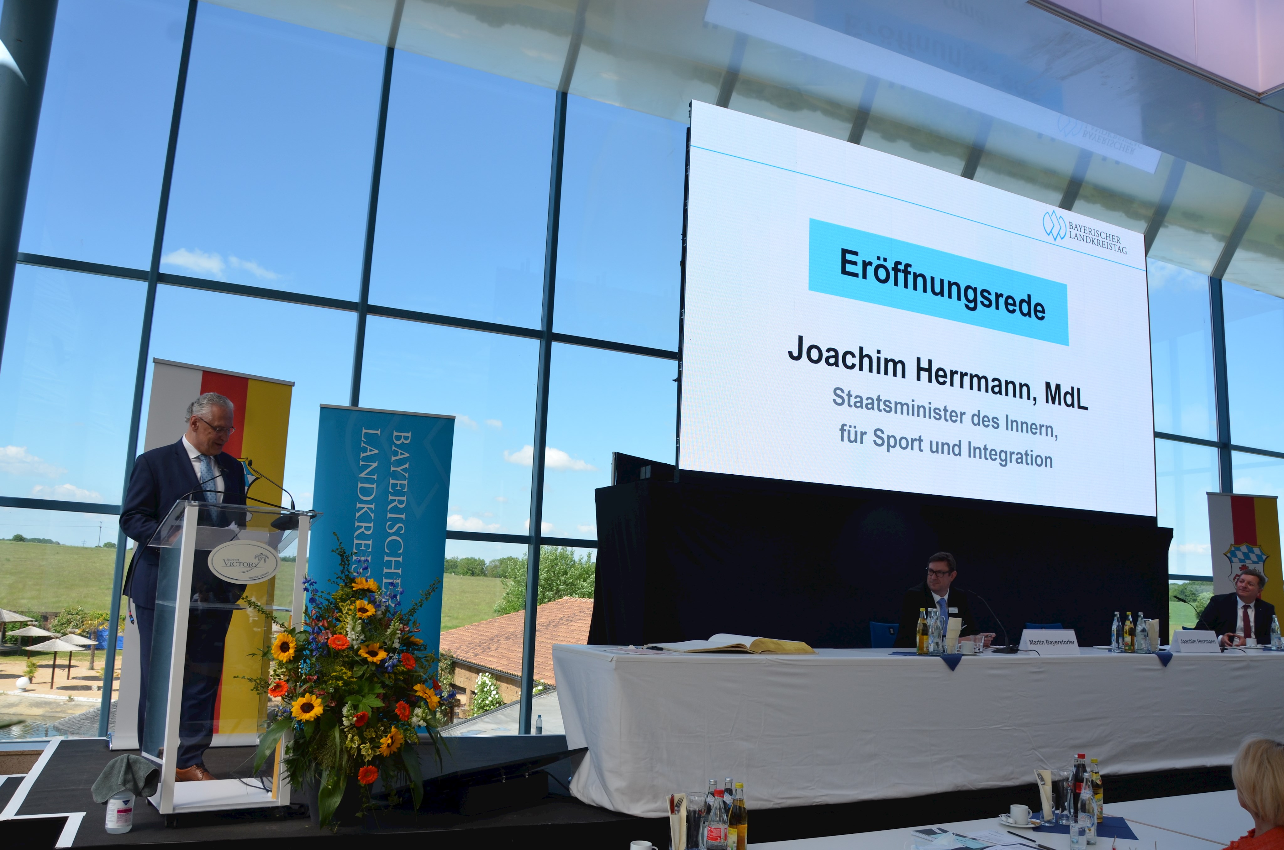 Der bayerische Innenminister Joachim Herrmann hält die Eröffnungsrede (Bild 2)