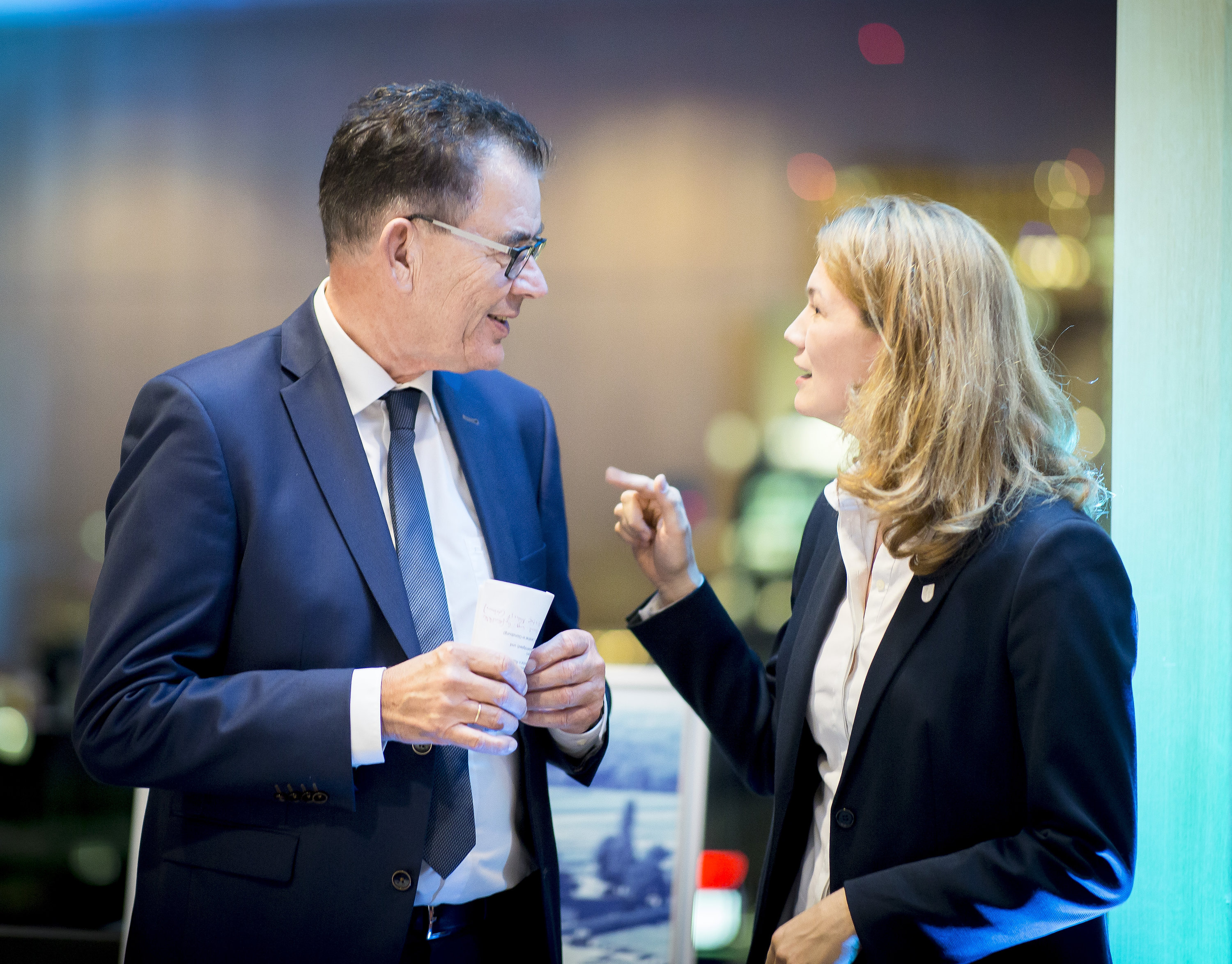 Bundesminister Dr. Gerd Müller mit Landrätin Tanja Schweiger (Regensburg)